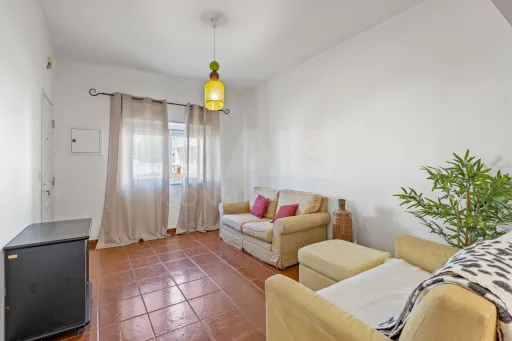 Apartamento T3 com quintal em Peniche