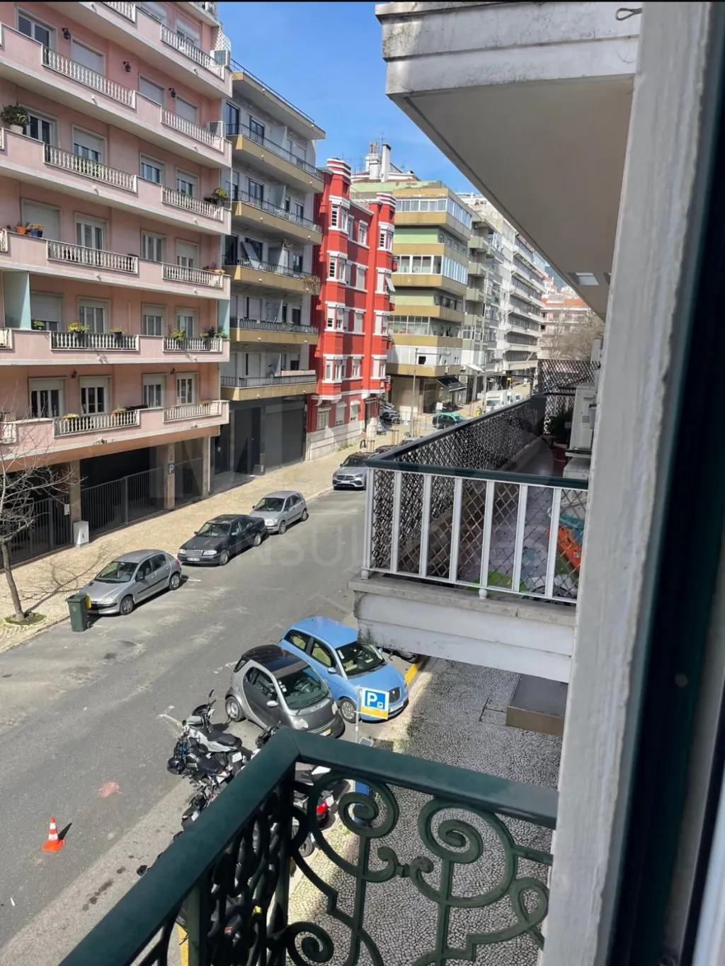 🏡Apartamento T4 para recuperação total em zona com charme histórico no coração de Lisboa!