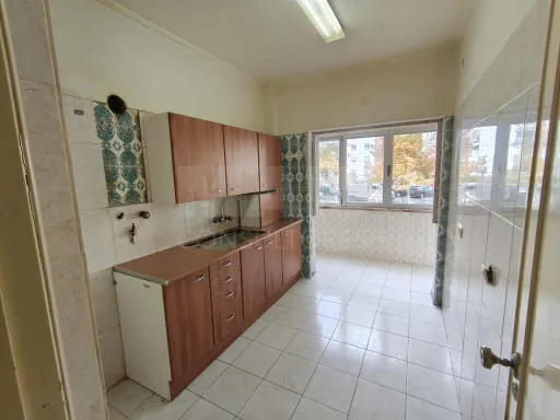 🏡 2-Bedroom Apartment with Storage in Oeiras - Comfort, Natural Light and Privileged Location!