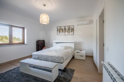 Moradia T3+2 com piscina e jardim a 8km de Caldas da Rainha