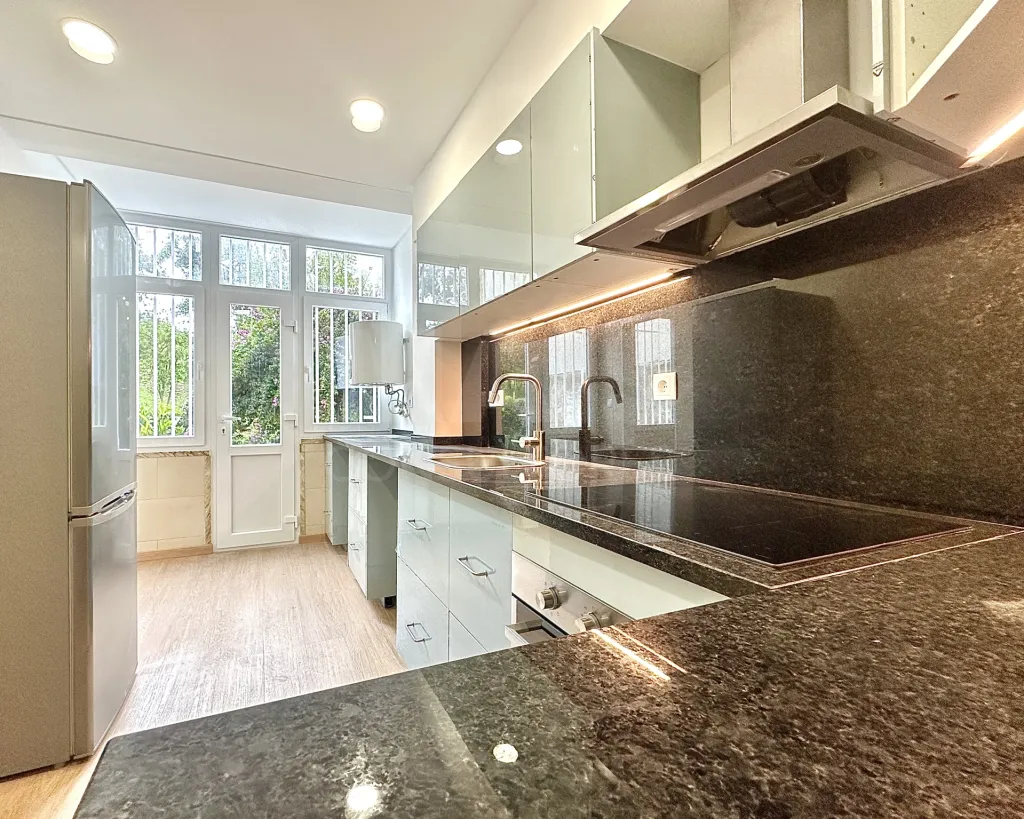 T2 da Damaia Totalmente Renovado Com Cozinha Equipada!