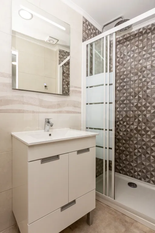 Fully Refurbished 1 Bedroom São Lázaro