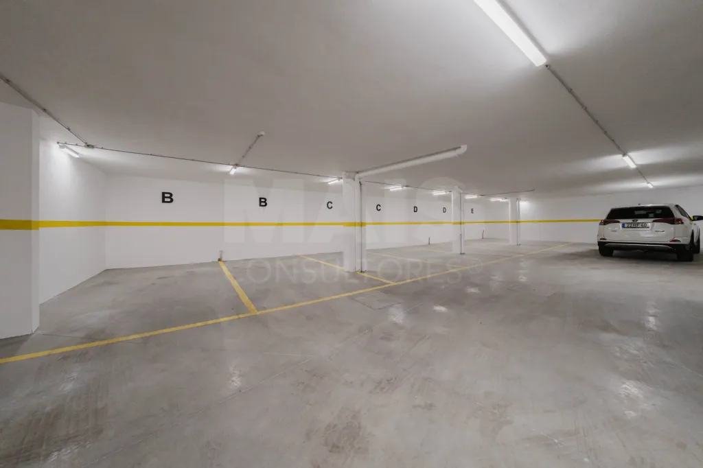 Apartamento T2 na Nazaré c/ 2 lugares de garagem