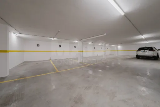 Apartamento T2 na Nazaré c/ 2 lugares de garagem