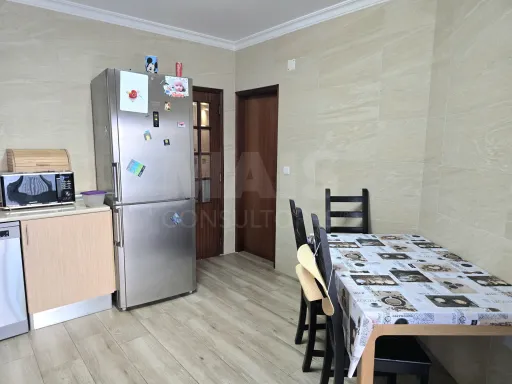 Moradia geminada T3 com garagem box e pátio de 60 M² | Alfeizerão