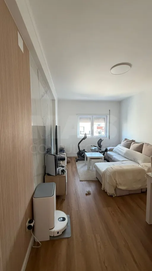 Apartamento T2 Remodelado no Centro do Cadaval