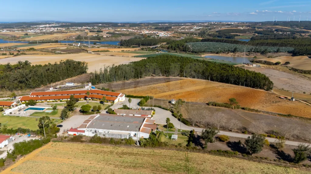 Parcela de terreno rústico de 2.350m2 em Atouguia da Baleia
