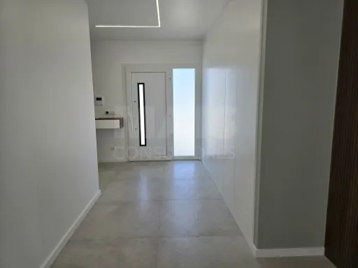 Moradia T4 térrea de luxo com piscina no Nadadouro