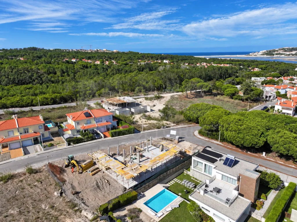 Moradia T4 c/ 3 Suites, Jardim, Piscina e Garagem para 2 Carros | LAGOA DE ÓBIDOS | OFF MARKET