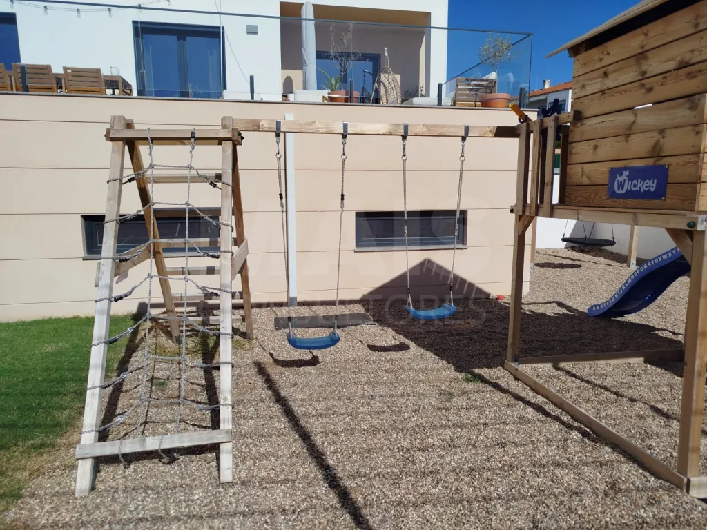 3-Bedroom Top-Floor Apartment with Panoramic Balcony, Garage, and Storage Room | Downtown Lourinhã, 10 Minutes from the Beach