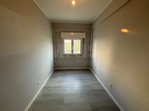 Apartamento T2 Oeiras Com Arrecadação