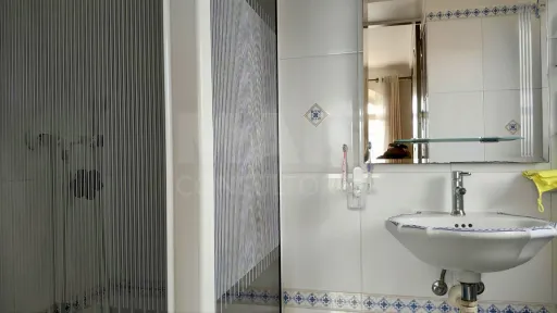 Moradia T5 de Prestígio com Vista Mar, Terreno de 2.075 m² e Detalhes Artísticos Exclusivos