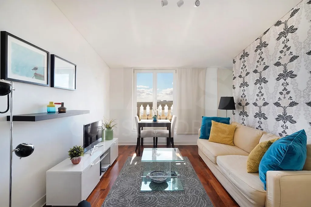 T1 on Avenida 24 de Julho