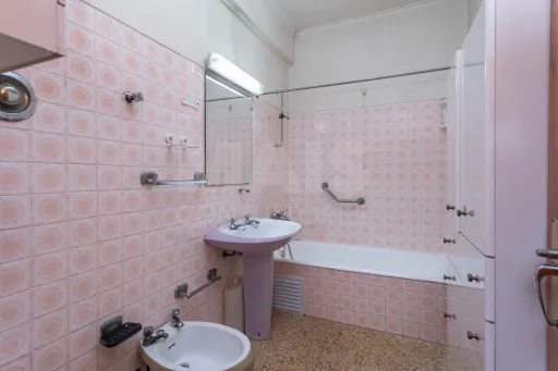 3-bedroom apartment in Alvalade, near Padre António Vieira Secondary School