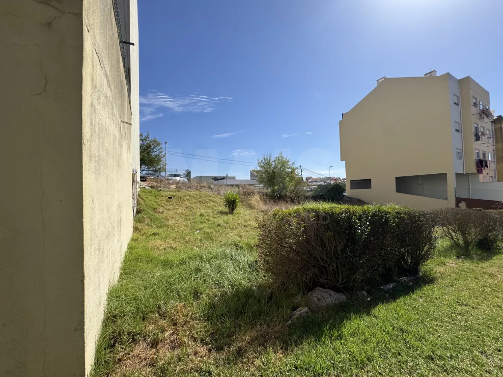 Terreno Urbano - Construção Brandoa, Amadora