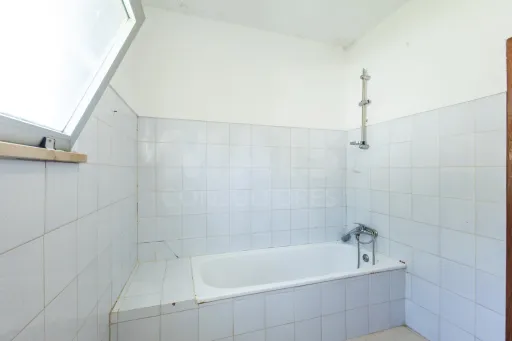 MAIS DE 300 m² DE CONSTRUÇÃO, PÁTIO PRIVADO E GRANDES ÁREAS DE APOIO | TURQUEL