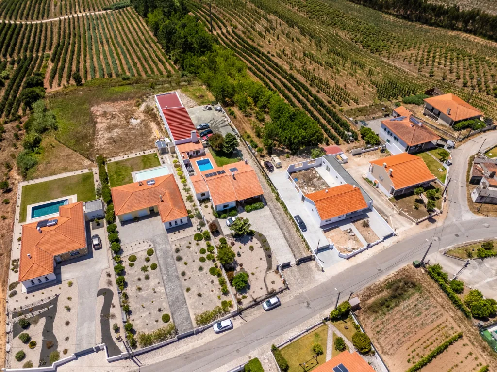 Moradia T3+2 com piscina e jardim a 8km de Caldas da Rainha