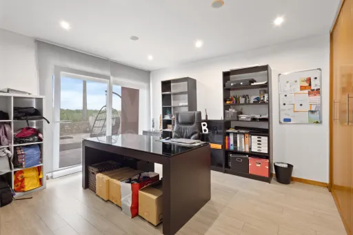 Deslumbrante Moradia T5 com Vista Mar, Piscina Privada e Excelente Exposição Solar