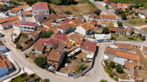 Moradia T2 + 1 com armazém de 138m²
