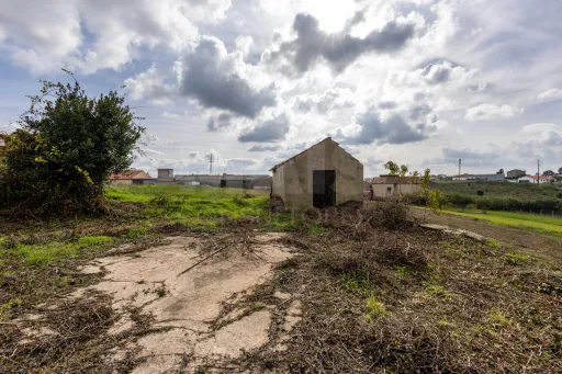 Moradia Térrea para Reabilitar com Terreno, Vista Mar e Vista Sítio da Nazaré – Bárrio, Alcobaça