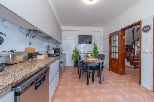Moradia T3+1 com Garagem no Carregado