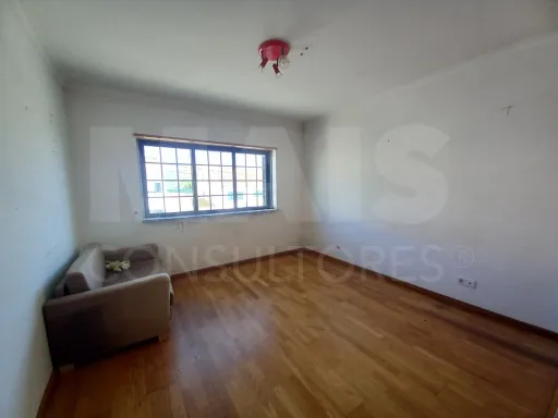 Moradia de 5 Assoalhadas em Ribamar C/ lote de 300m2 e Sótão amplo