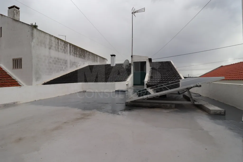 Moradia Térrea T2+1 com Garagem, sótão e terreno com 500 m2 em Vale Mansos, Coruche