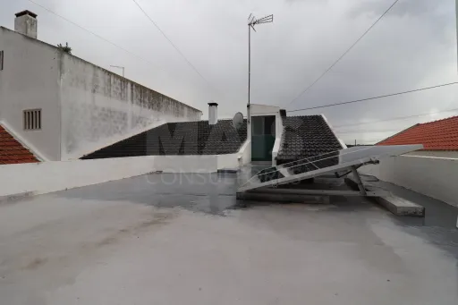 Moradia Térrea T2+1 com Garagem, sótão e terreno com 500 m2 em Vale Mansos, Coruche