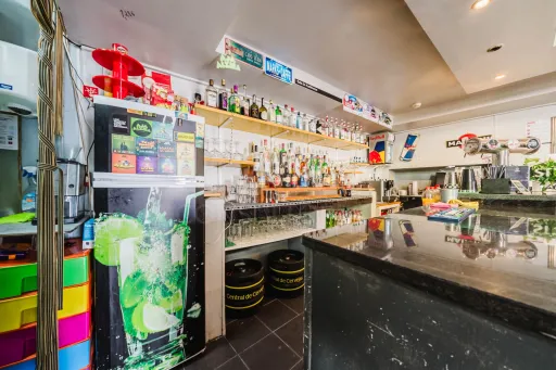 Imóvel Comercial no Centro de Peniche com Possibilidade de Conversão em Habitação