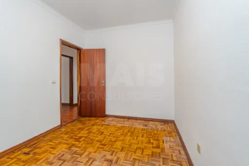 Moradia T3 com espaço exterior no centro de Salvaterra de Magos