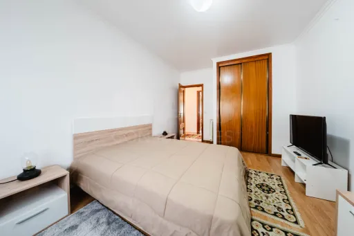 Apartamento T2, com elevador e estacionamento - Caldas da Rainha