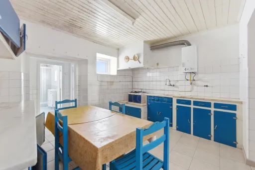 Dois prédios com 5 frações no centro de Peniche