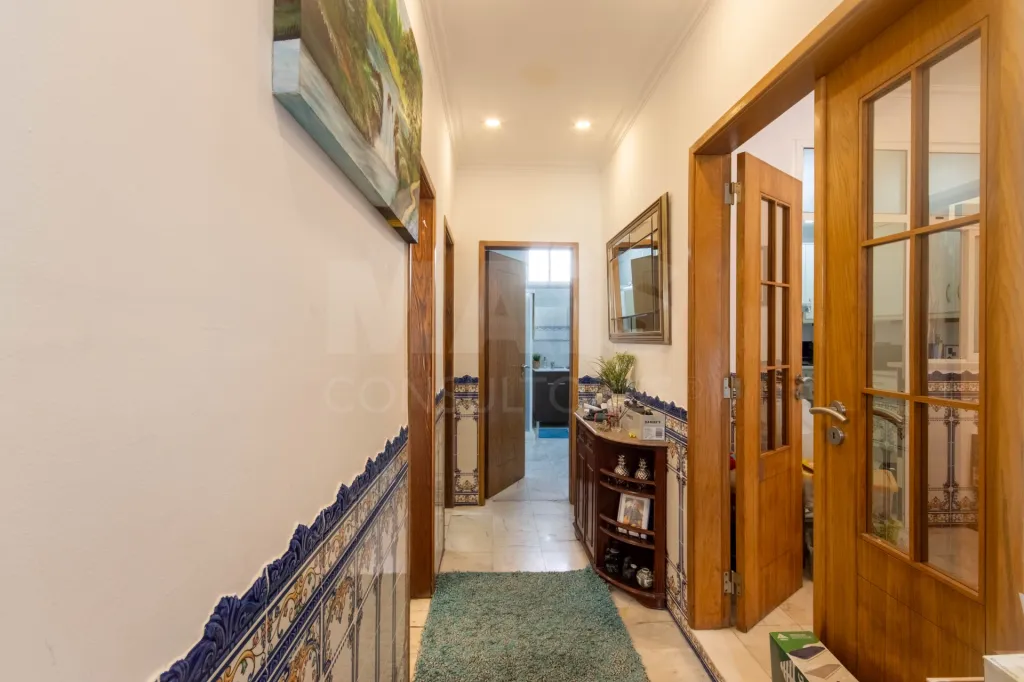 Moradia de dois pisos T5 118m2  renovada no Cadaval