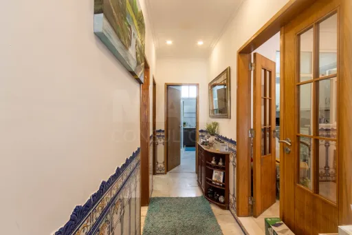 Moradia de dois pisos T5 118m2  renovada no Cadaval
