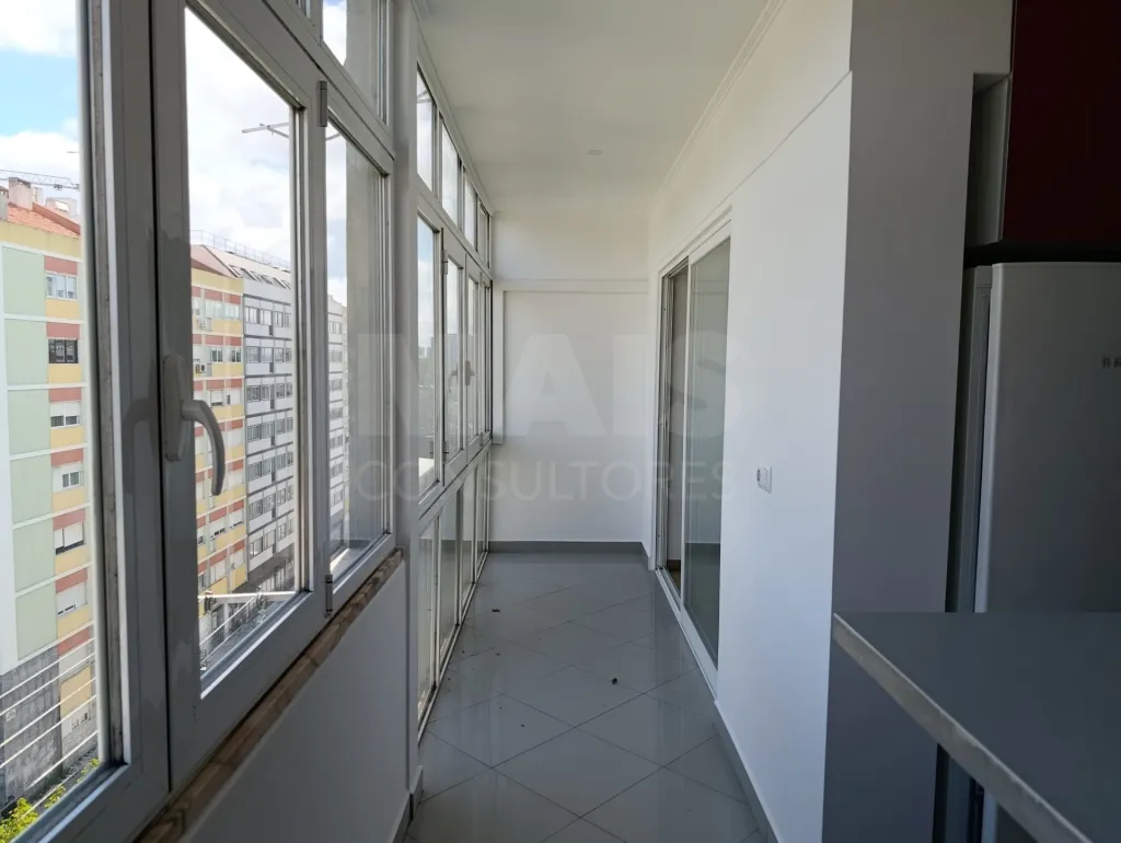 T2 em Carnide - Conforto, Luz e localização privilegiada.