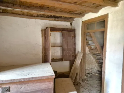 Moradia para Recuperação Total em Carregal, Óbidos | Lote de 490 m² | A apenas 3 km da Lagoa de Óbidos