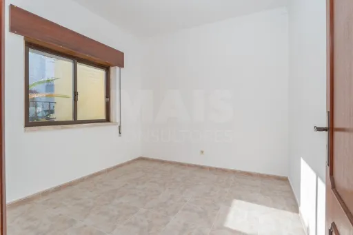 Oportunidade no Porto Alto, moradia T4+1 com 204m2 e logradouro.