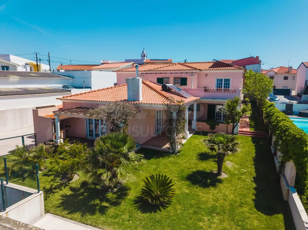 Moradia T5 com Vista Mar, Piscina Aquecida, Jardim com Árvores de Fruto e Campo de Jogos
