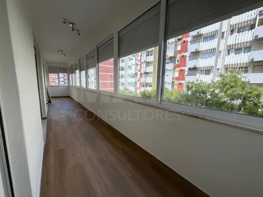 Apartamento T4 em Carnide