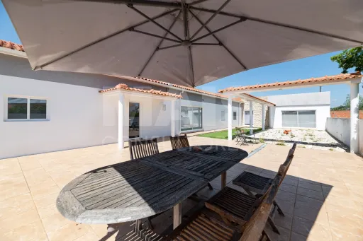 Single storey house with 240m2 and 1080m2 of land | Samora Correia