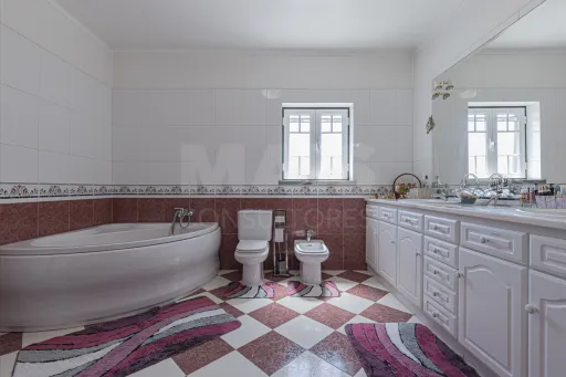 🏡✨ Moradia T4 em Alenquer com Piscina e Espaço de Convívio ao Ar Livre!