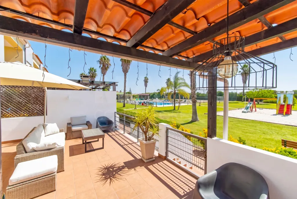 Moradia T3 totalmente remodelada no Condomínio Villas de Samorena em Samora Correia