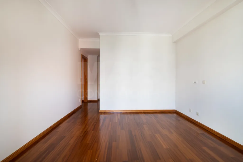 3-Bedroom Apartment in Linda-a-Velha