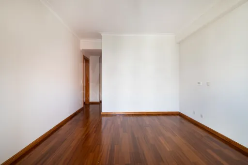 3-Bedroom Apartment in Linda-a-Velha