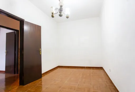 Moradia Térrea T2 para remodelar em Coruche-Vale Mansos
