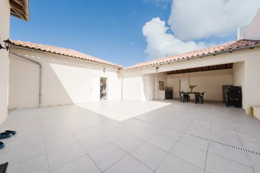 Moradia Térrea Renovada com Terreno Amplo – Próxima das Caldas da Rainha