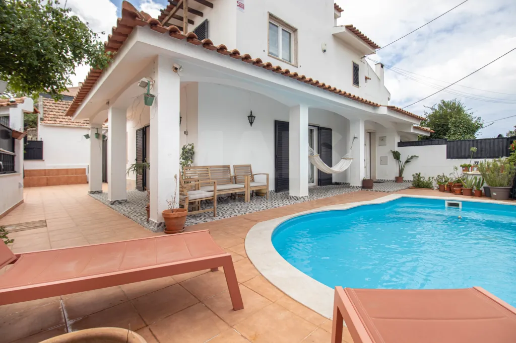 🏠 Moradia Geminada T3+1 com Piscina em Alcabideche ☀️🌴