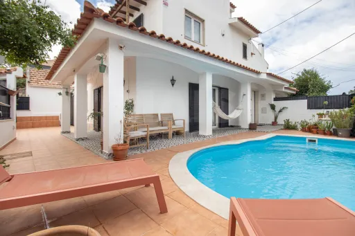 🏠 Moradia Geminada T3+1 com Piscina em Alcabideche ☀️🌴