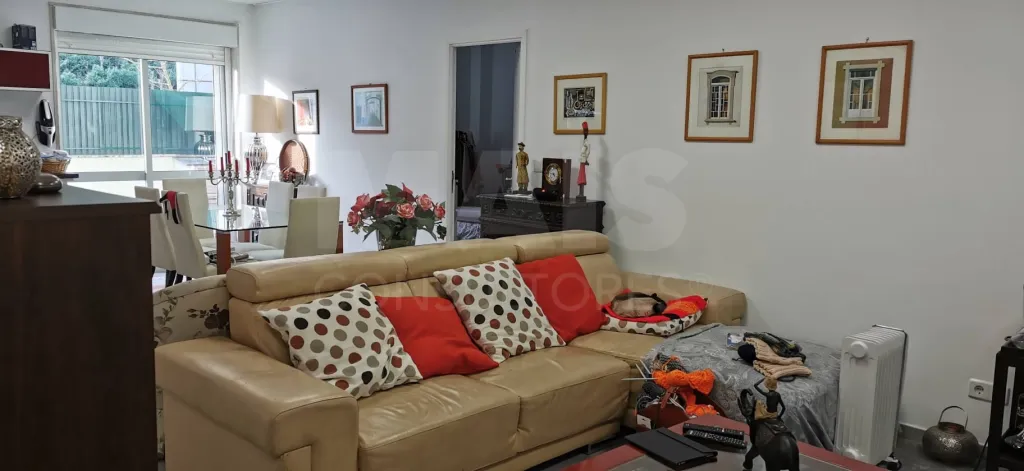1-Bedroom + 1 (Store) Apartment in Castanheira do Ribatejo.