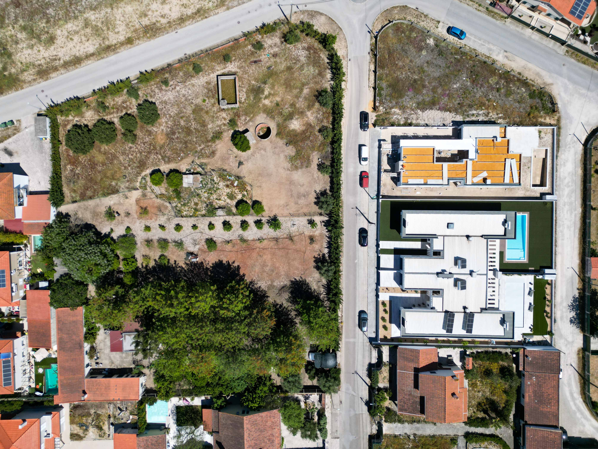 Moradias térreas T4 C\ 4 Suites e Piscina